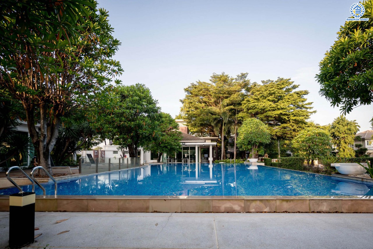 บ้านเดี่ยวมือสอง จากแบรนด์ LH โครงการ ชัยพฤกษ์ วัชรพล หลังใหญ่ เนื้อที่ 55.4 ตร.ว. ฟังก์ชัน 3 ห้องนอน 3 ห้องน้ำ จอดรถได้ 2 คัน พร้อม Facilities ครบครัน บนทำเลเดินทางสะดวก ติดถนนสุขาภิบาล5 เชื่อมต่อหลายเส้นทาง ใกล้ทางด่วน "ฉลองรัช" และรถไฟฟ้าสายสีเขียว "สถานีสายหยุด"